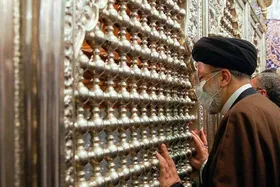 تصویری از مراسم اعطای حکم خادمی آیت&zwnj;الله شهید سید ابراهیم رئیسی