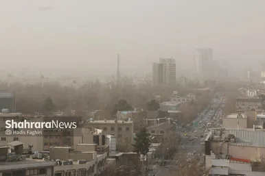 «مشهد» غرق در گردوغبار شدید (۵ دی‌۱۴۰۲)
