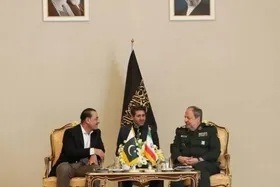 سرپرست وزارت دفاع: ایران آمادگی دارد فصل جدیدی از همکاری&zwnj;های دفاعی، امنیتی و راهبردی را با پاکستان آغاز کند