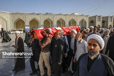 گزارش تصویری | تشییع پیکر مرحوم حجت الاسلام والمسلمین الهى خراسانى در حرم مطهر رضوی
