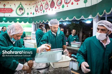 عرض ارادت قهرمانان ورزش ایران در حرم مطهر رضوی