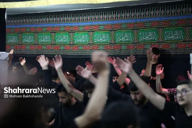 عکس‌هایی از مراسم علم کشیِ مهاجران افغانستانی در گلشهر مشهد