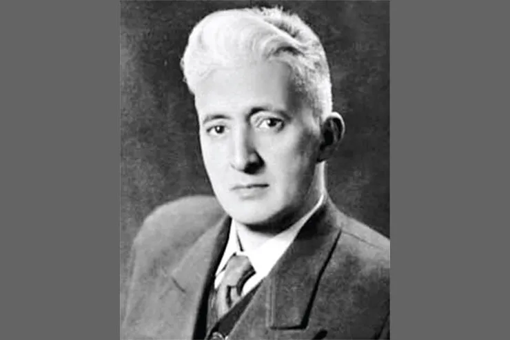 که آواز او در جهان فرخ است