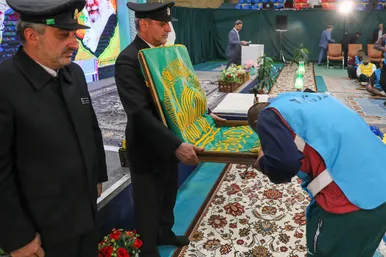 محفل انس با قرآن در زندان مرکزی مشهد