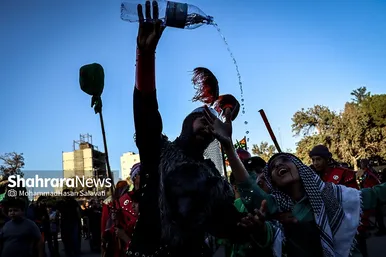 حرکت کاروان نمادین اسرای کربلا در مشهد