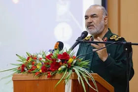 فرمانده کل سپاه: کشور را از عوارض تحریم&zwnj;های ظالمانه بی&zwnj;نیاز می&zwnj;کنیم