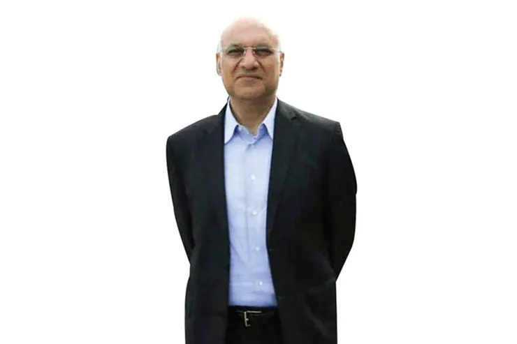 انگار مدیریت استقلال را به مناقصه گذاشته‌اند