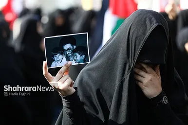 گزارش تصویری | تجمع دانشجویان مقابل دانشگاه فردوسی (۱۰ اسفند ۱۴۰۴)