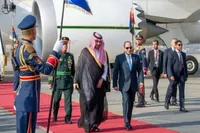آغاز سفر بن‌سلمان به مصر با استقبال السیسی (۲۴ شهریور ۱۴۰۵)