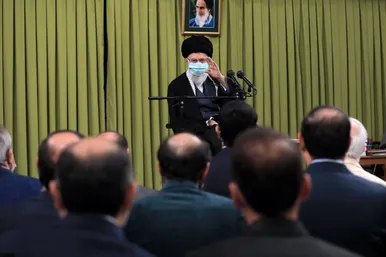 دیدار شاعران و اساتید ادبیات فارسی با رهبر انقلاب