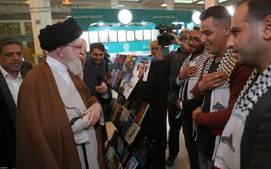 تصاویری از بازدید رهبر معظم انقلاب از نمایشگاه کتاب تهران (۲۴ اردیبهشت ۱۴۰۳)
