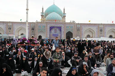حال و هوای حرم مطهر رضوی در زمان سخنرانی نوروزی مقام معظم رهبری