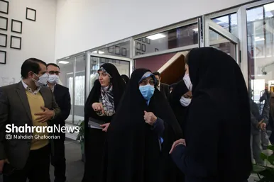 بازدید معاون رییس جهمور در امور زنان و خانواده از کارخانه نوآوری مشهد
