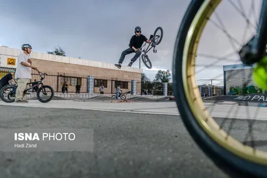 گزارش تصویری | ورزش‌های خیابانی؛ دوچرخه سواری BMX در جنوب تهران