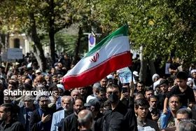 مشت&lrm; گره&lrm;&zwnj;کرده مردم مشهد به تقاص خون شهدای مظلوم شیراز+ فیلم