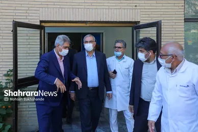بازدید وزیر بهداشت از شرکت سرم‌سازی ثامن مشهد