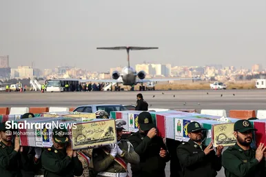 استقبال از پیکر مطهر ۱۲ شهید گمنام دفاع مقدس در فرودگاه هاشمی نژاد مشهد