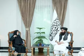 امیرخان متقی در دیدار با معاون گوترش درباره ساماندهی مهاجران بازگشته به افغانستان گفت&zwnj;وگو کرد