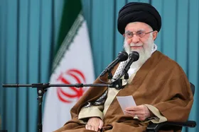 هدیه&zwnj;ای از طرف رهبر معظم انقلاب به خانواده شهید محیط زیست، هوشنگ نصیری + عکس