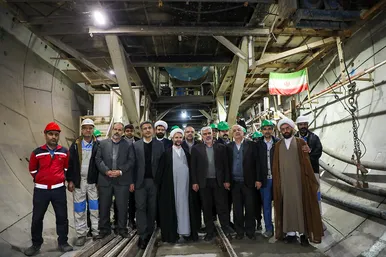 بازدید مدیران شهری و مسئولان قضایی از خط 4 مترو