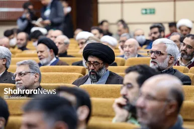 رونمایی از کتاب متولد چهل و دو