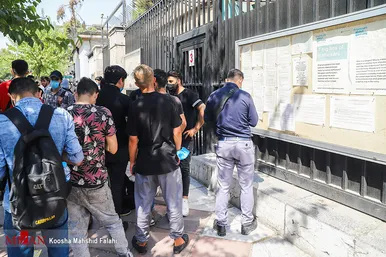 سرگردانی افغانستانی‌ها در مقابل سفارت آلمان