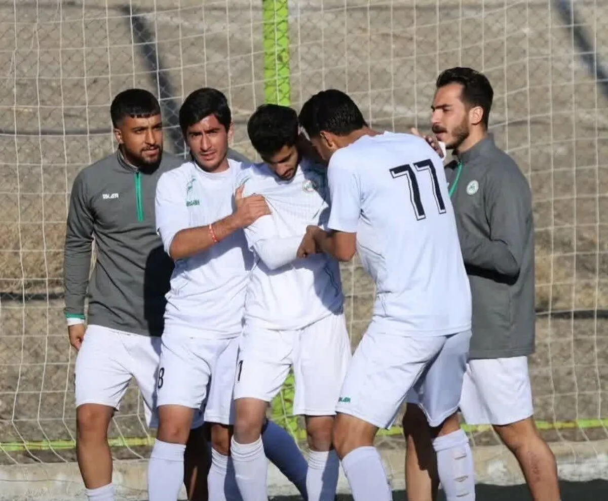 بانک رفاه، همزمان مالک پرسپولیس و ذوب آهن؟ | ابهام در واگذاری ذوب به یک بانک