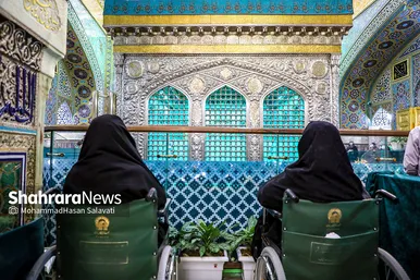 آیین تعویض گل‌های ضریح مطهر رضوی