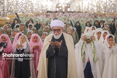 گزارش تصویری | ضیافت افطار دختران روزه اولی در حرم مطهر امام رضا(ع)