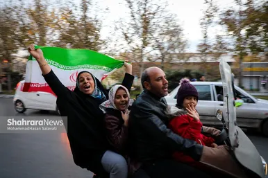 شادی مردم مشهد بعد از برد تیم ملی ایران