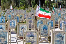 عکس شهیدان بر قبورشان نصب می&zwnj;شود