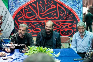 عکس| بازدید رئیس و جمعی از اعضای شورای اسلامی شهر مشهد از ایستگاه‌های استقبال زائران