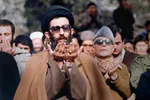 ۲۸ دی‌ماه؛ سالروز نخستین نمازجمعه تهران به امامت آیت‌الله خامنه‌ای + عکس