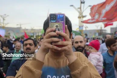 گزارش تصویری | اجتماع بزرگ «مشت‌های گره‌کرده» در حرم مطهر رضوی