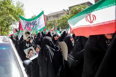 راهپیمایی ضدصهیونیستی نمازگزاران مشهدی و حمایت از عملیات وعده صادق سپاه