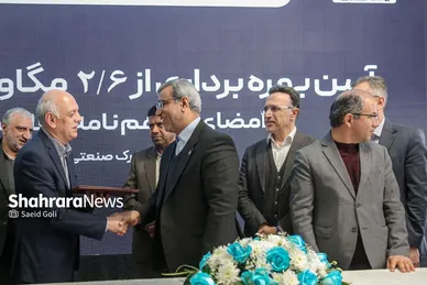 گزارش تصویری | مراسم بهره‌برداری از ۲.۶ مگاوات نیروگاه خورشیدی در مشهد
