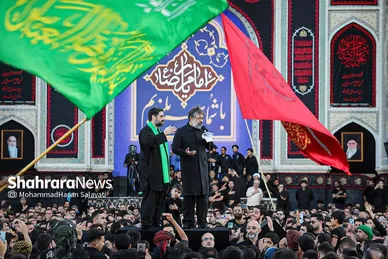 تصاویری از آئین چهارپایه خوانی عصر شهادت امام رضا (ع) در حرم مطهر رضوی