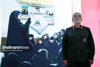 مراسم رونمایی از تقریظ رهبر انقلاب بر کتاب 