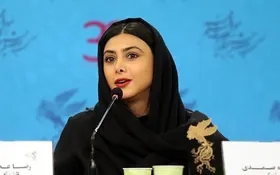 علت ممنوع&zwnj;الخروجی آزاده صمدی چیست؟ (۲۹ آبان ۱۴۰۲)