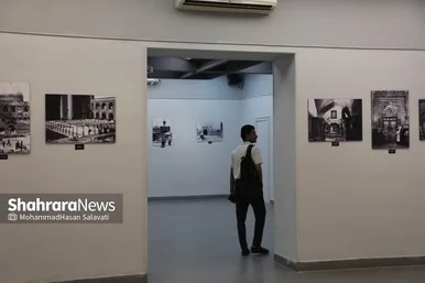 گزارش تصویری| نمایشگاه عکس «غریبِ قریب» | تصاویر قدیمی از حرم امام رضا(ع)