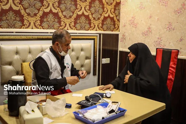 خدمت امدادگران هلال احمر مشهد در  قلب نجف + عکس