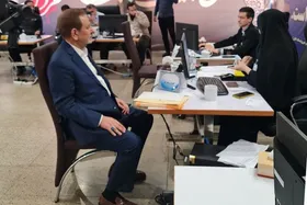 فیلم لحظه ورود اسحاق جهانگیری برای ثبت&zwnj;نام در انتخابات ریاست&zwnj;جمهوری ۱۴۰۳