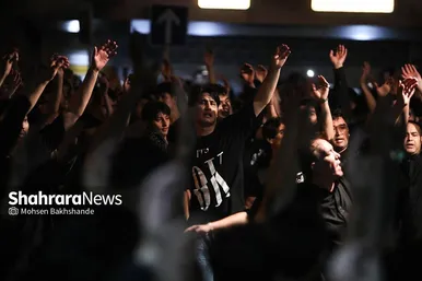 عکس‌هایی از مراسم علم کشیِ مهاجران افغانستانی در گلشهر مشهد
