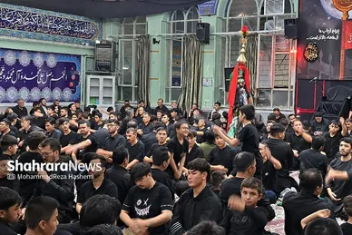 عکس‌هایی از مراسم علم‌کِشی مهاجران افغانستانی در مشهد (۲۳ تیرماه ۱۴۰۳)