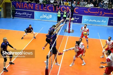 مسابقه تیم‌های نیان الکترونیک و شهرداری ارومیه در لیگ برتر والیبال