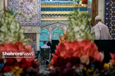 آیین تعویض گل‌های ضریح مطهر رضوی