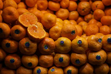 بازار میوه و آجیل در آستانه شب یلدا