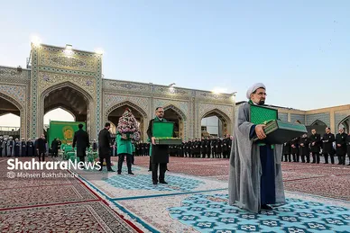 عکس‌هایی از مراسم تعویض پرچم گنبد حرم امام رضا (ع) (۱۷ شهریور ۱۴۰۳)