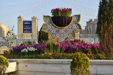 گل‌آرایی حرم مطهر رضوی در آستانه عید نوروز