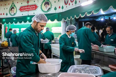 عرض ارادت قهرمانان ورزش ایران در حرم مطهر رضوی
